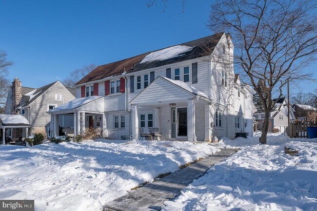 Foto del edificio - 227 E Hathaway Ln