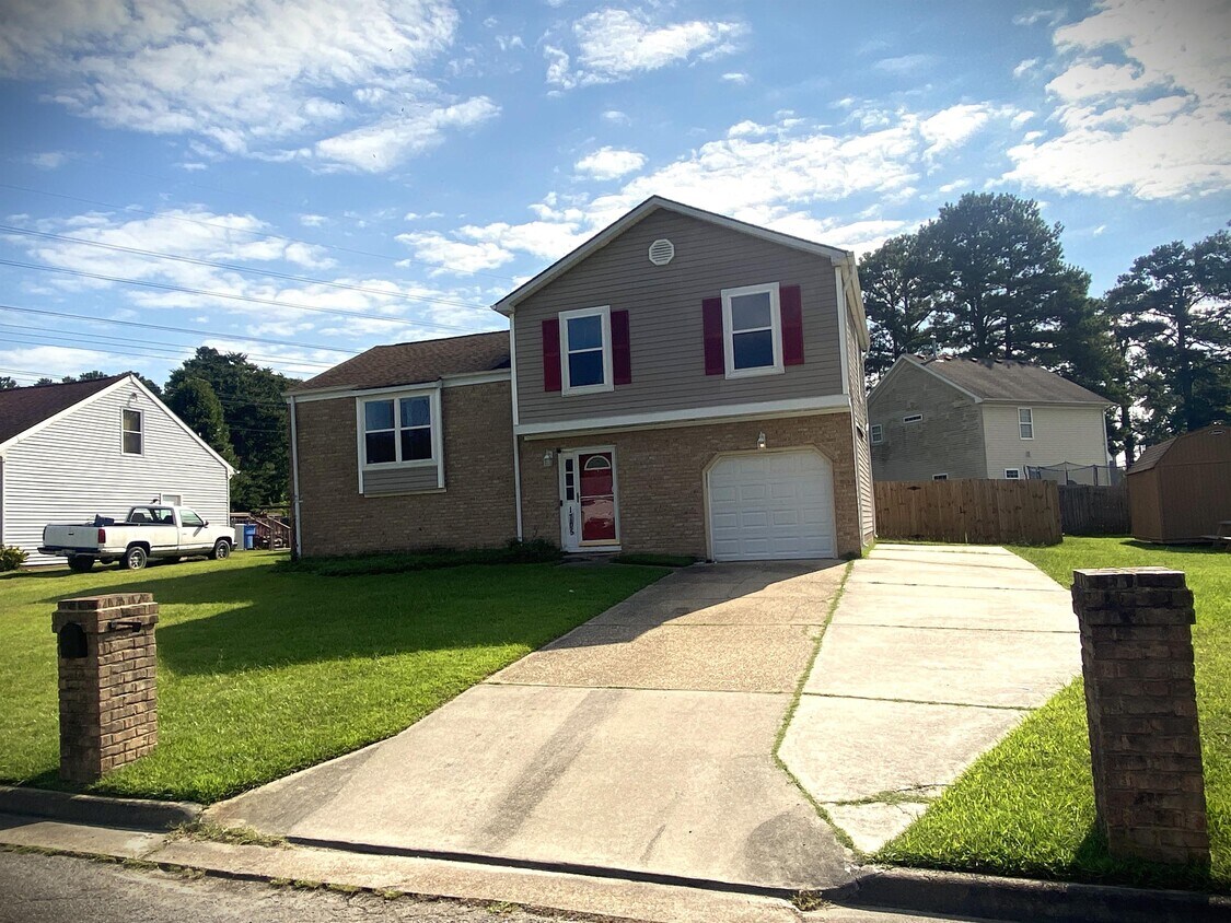 Primary Photo - 1705 Sandy Pines Ct