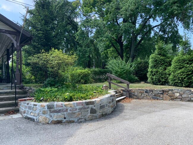 Building Photo - 333 Conshohocken State Rd