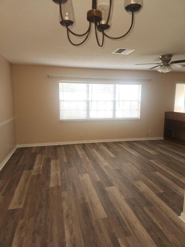 Building Photo - 430 Highland Terrace