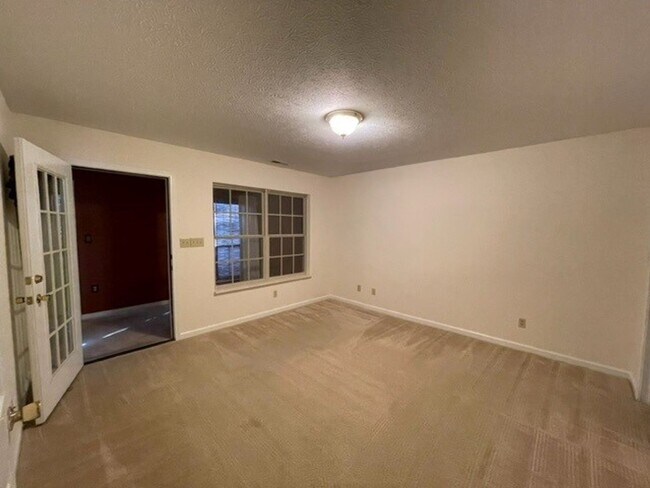 Building Photo - PRICE IMPROVEMENT!!  BEAUTIFUL 2 BEDROOM C...