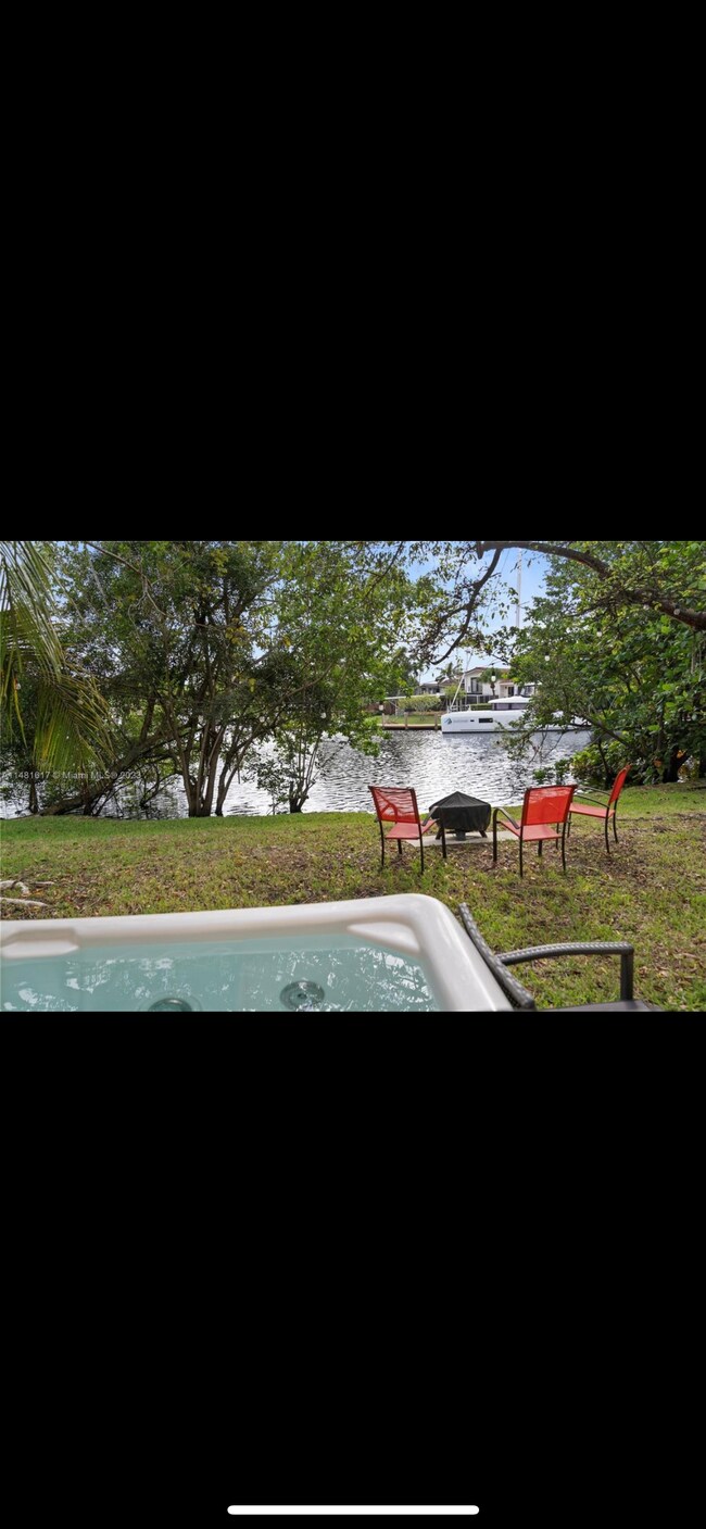 Foto del edificio - 1350 SW 4th Ct