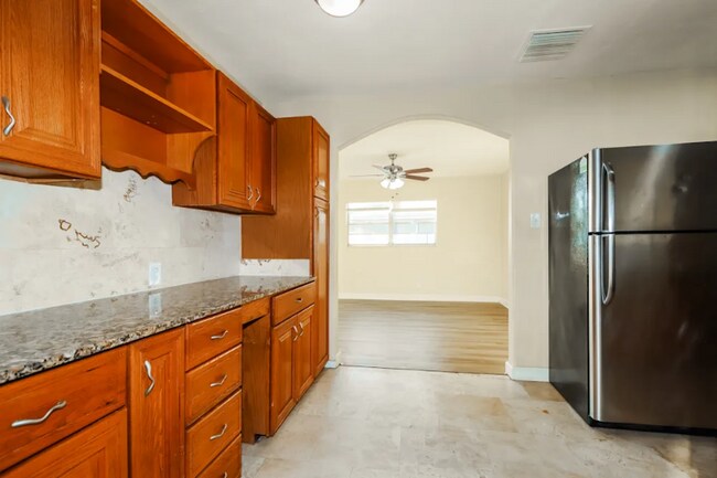 Foto del edificio - 4851 San Pablo Pl