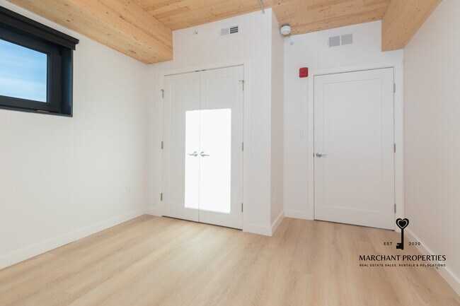 Building Photo - 9 E Lenox St