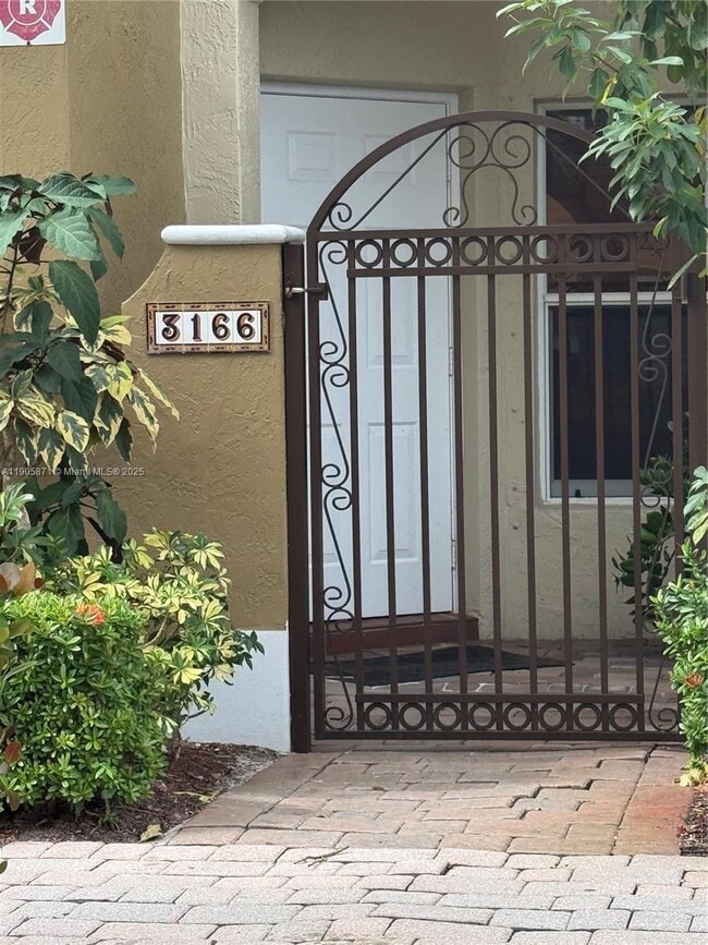 Foto del edificio - 3166 Merrick Ter