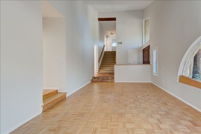 Foto del edificio - 407 Village Center Dr