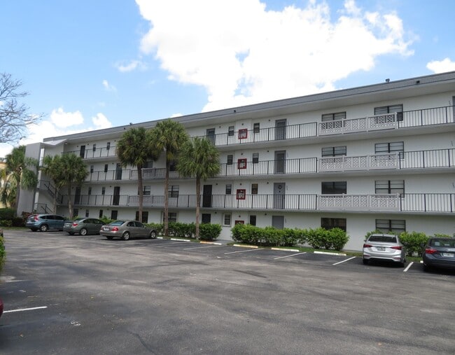 Foto del edificio - 9233 SW 8th St