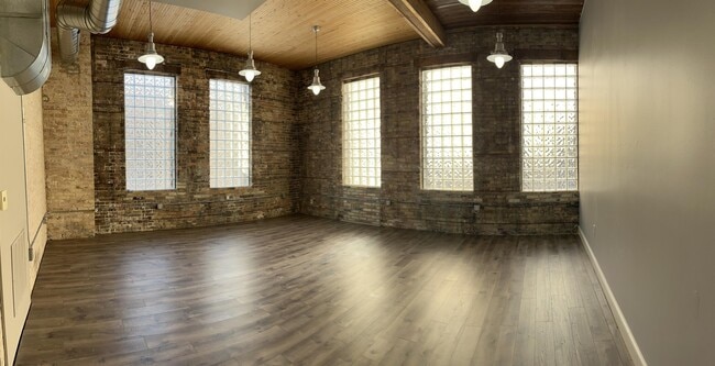 Building Photo - 511 2nd St