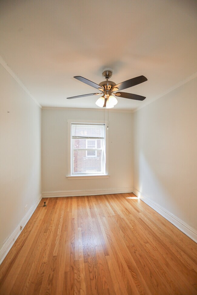 Foto del edificio - 652 W Oakdale Ave