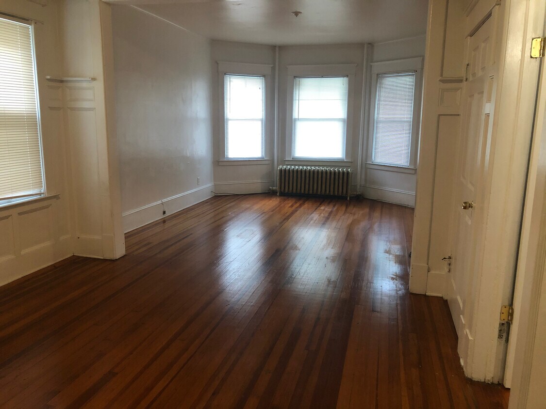 Primary Photo - 811 Myrtle Ave