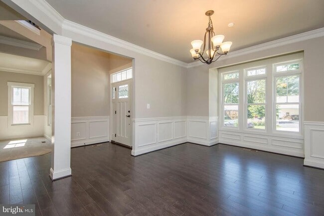 Building Photo - 7422 Sportsman Dr