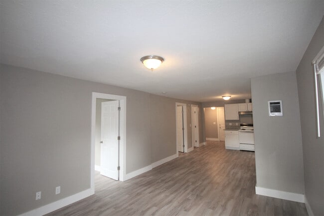 Building Photo - Classy 3BD/2BA House - Spacious Bedrooms, ...