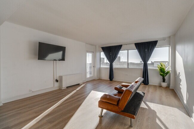 Living room - 1520 Senate St