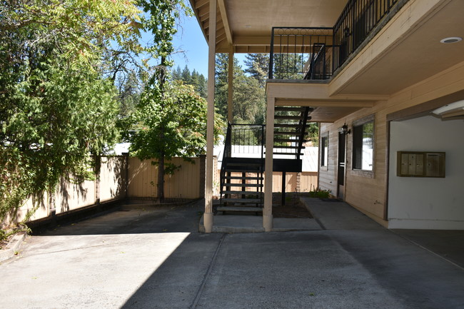Spotless 1 bedroom 1 bath with carport and private patio - 3145 Benham Ct