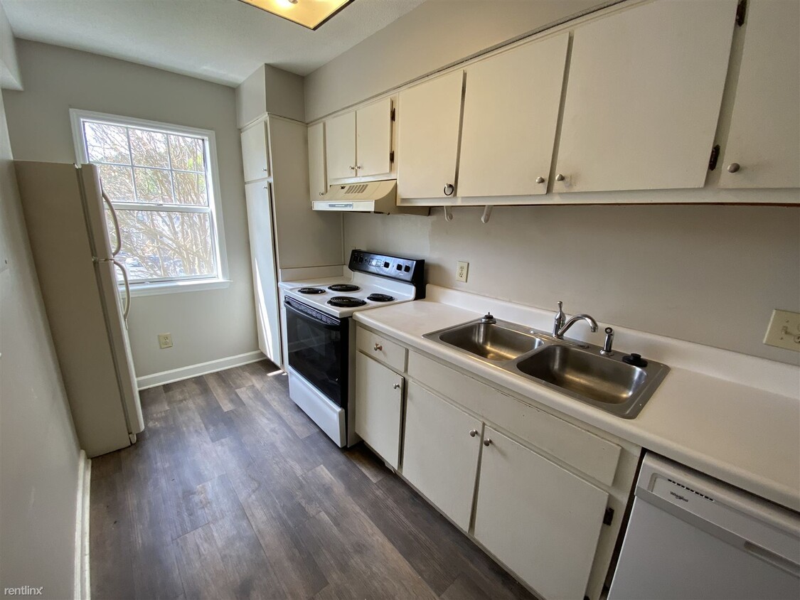 Primary Photo - 2 br, 2.5 bath Townhome - Avery Close