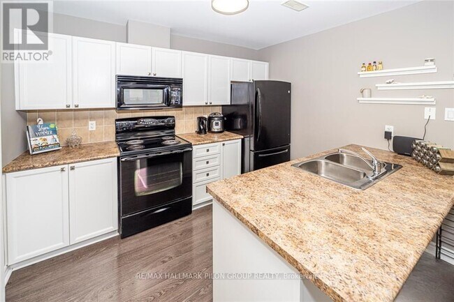 Photo du bâtiment - 157 Crestway Dr