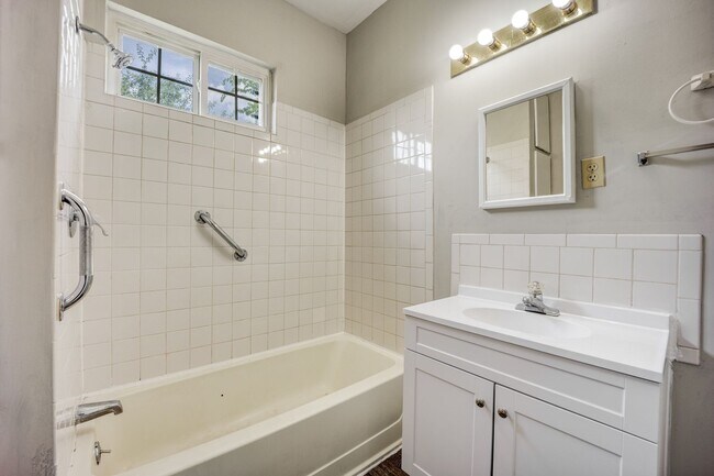 Foto del edificio - Freshly Updated 3 Bedroom House