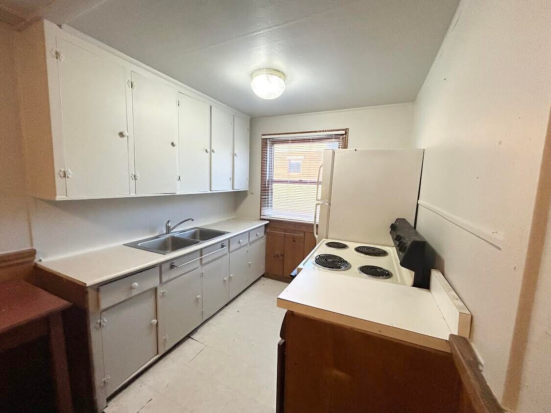 Primary Photo - 2012 Parmenter St