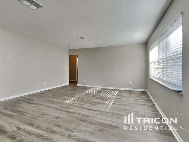 Building Photo - 92 Ventura Dr