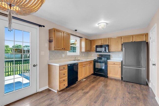 Building Photo - 41 Squire Cir