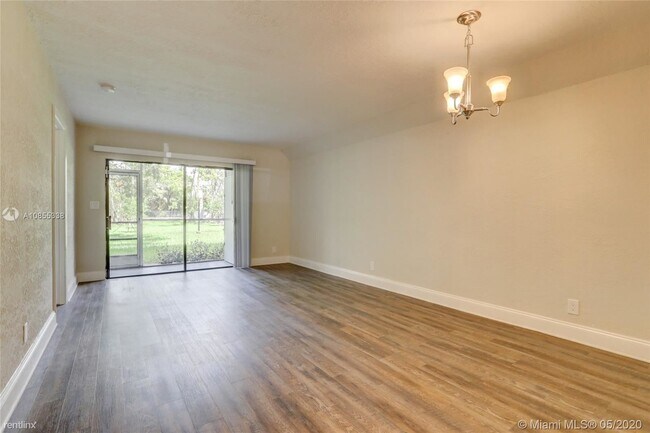 Foto del edificio - 2 br, 2 bath  - Westview