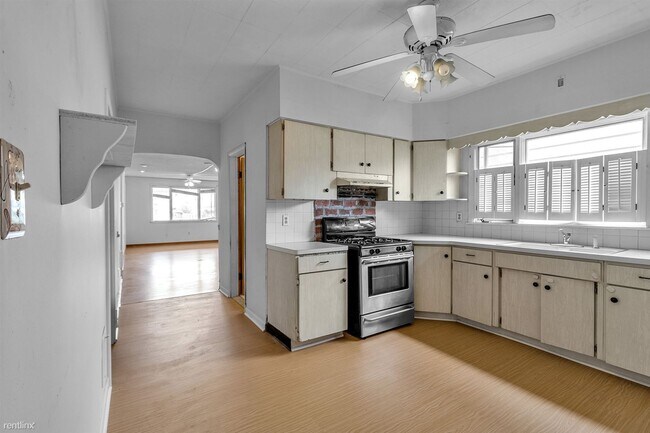 Foto del edificio - 3 br, 1 bath Duplex - 279 Fenton Street A ...