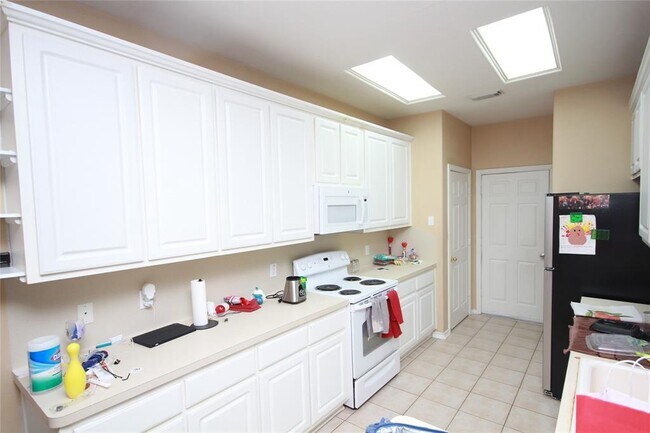 Building Photo - 16815 Bellmoor Ln
