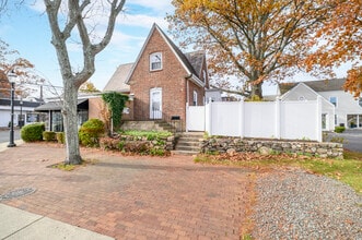 Building Photo - 58 Post Rd