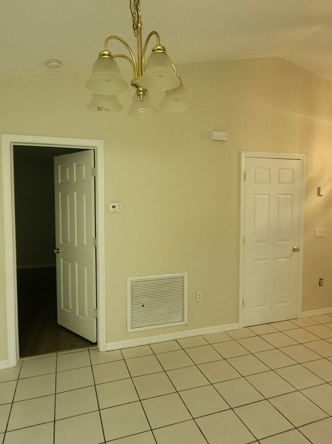 Foto del edificio - 2950 Rock Creek Dr