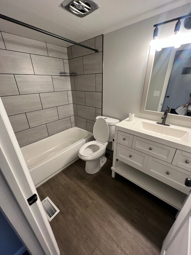 Foto del edificio - Renovated Two-Bedroom Apartment!