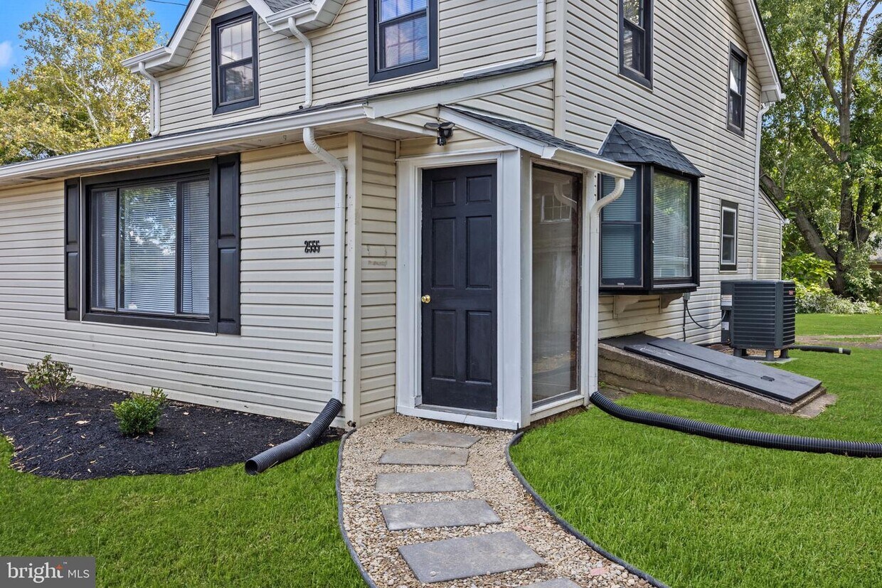 Primary Photo - 2555 Trenton Rd