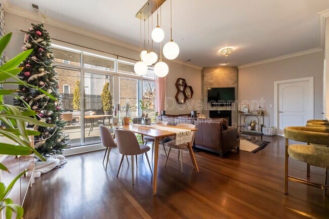 Foto del edificio - 852 N Damen Ave