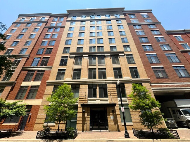 Luxurious 2 Bed 2 Bath Condo In Station Sq... - Luxurious 2 Bed 2 Bath Condo In Station Sq...