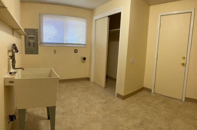 Foto del edificio - 6127 N Colton St