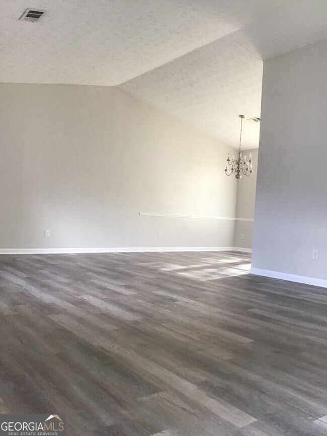 Foto del edificio - 6345 Peppermill Ln