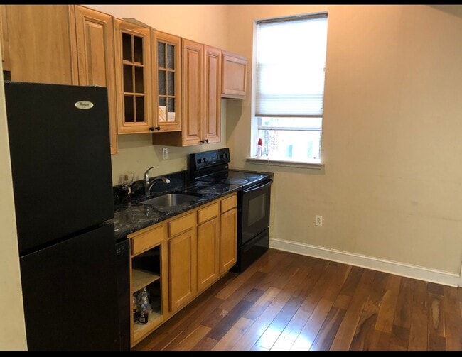 Building Photo - 1525 W Girard Ave