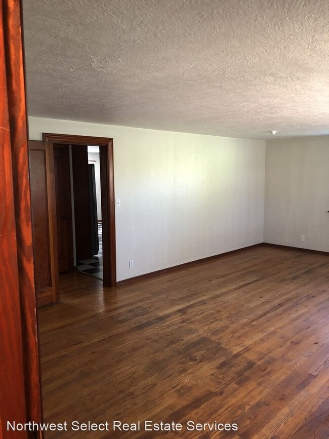 Building Photo - 237 7th Ave W