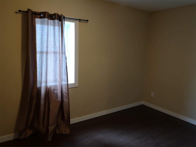 Building Photo - 474 Harbison Ave W