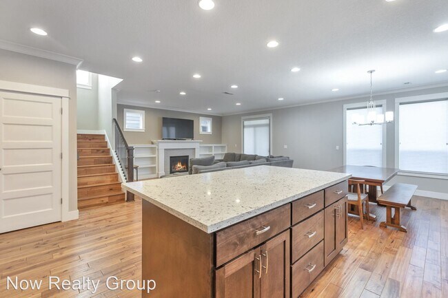 Foto del edificio - 4 br, 3 bath House - 4815 SE Rural St