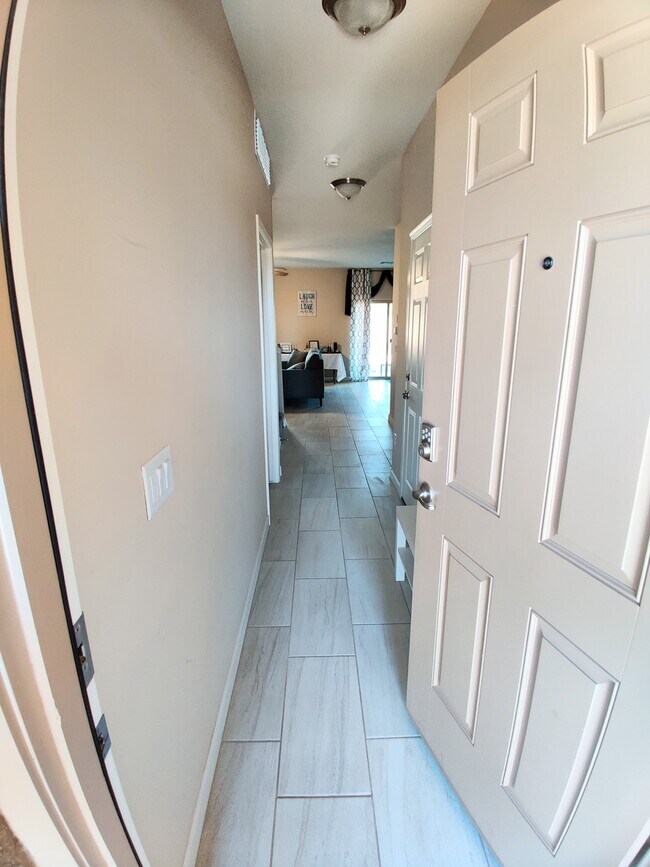 Entrada por la puerta principal - 12071 E Becker Dr