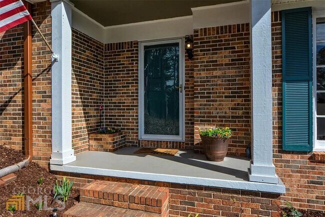 Building Photo - 3200 Golf Club Dr