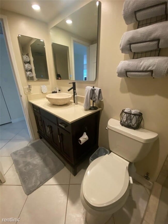 Building Photo - 1 br, 1.5 bath Condo - 5100 DuPont Blvd Ap...