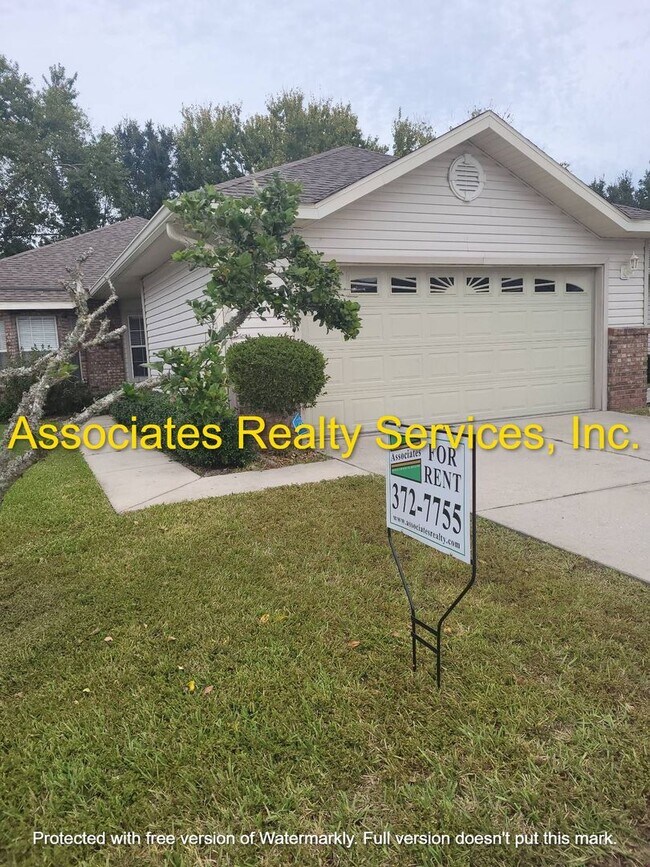 Building Photo - SUBLEASE AVAILABLE 3 bedroom available in ...