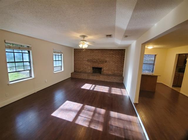 Foto del edificio - 820 Lake Forest Ct