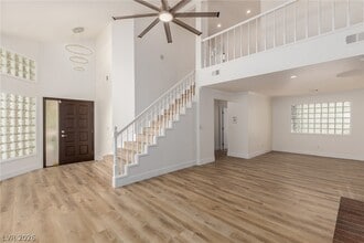 Building Photo - 861 Vegas Valley Dr