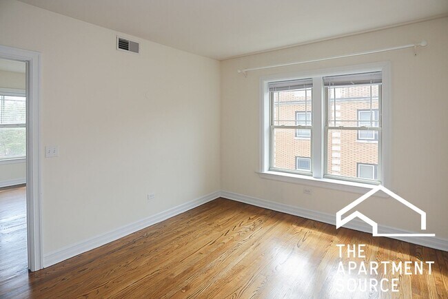 Building Photo - 3816 N Sheffield Ave
