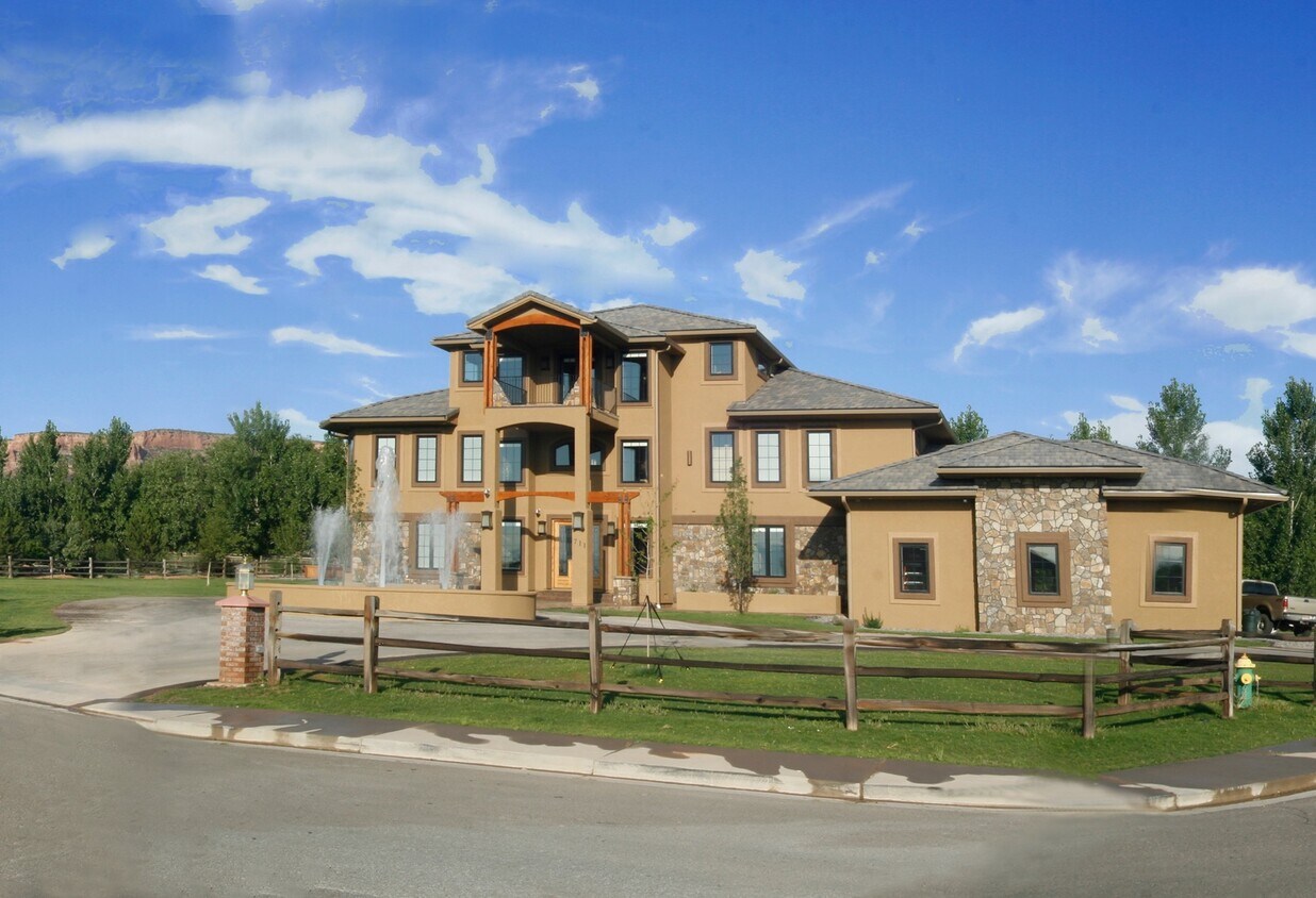 Primary Photo - 711 Independence Valley Dr