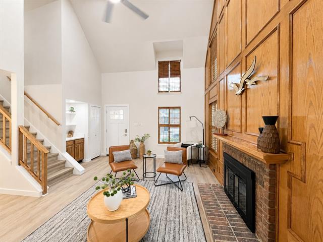 Building Photo - 300 Lamesa Ct