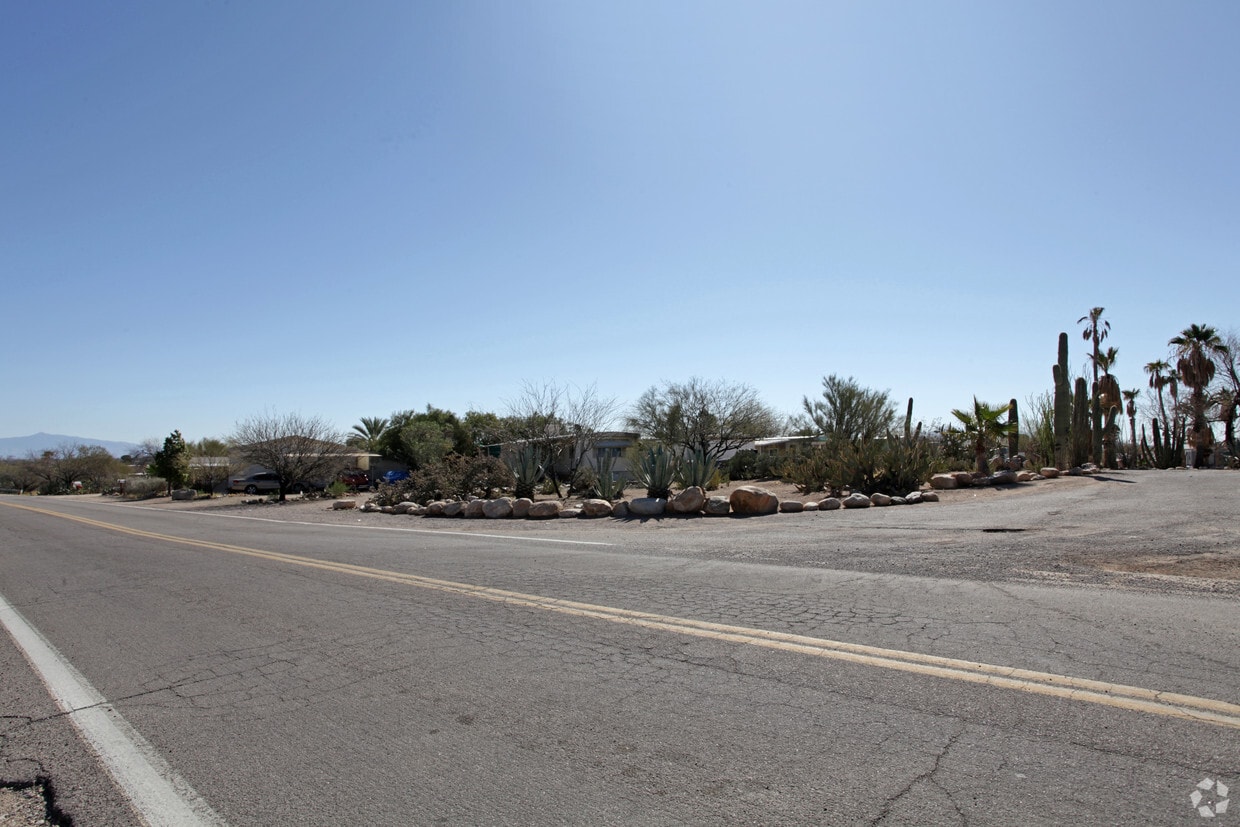 Building Photo - Cactus Gardern Mobile Home Ranch
