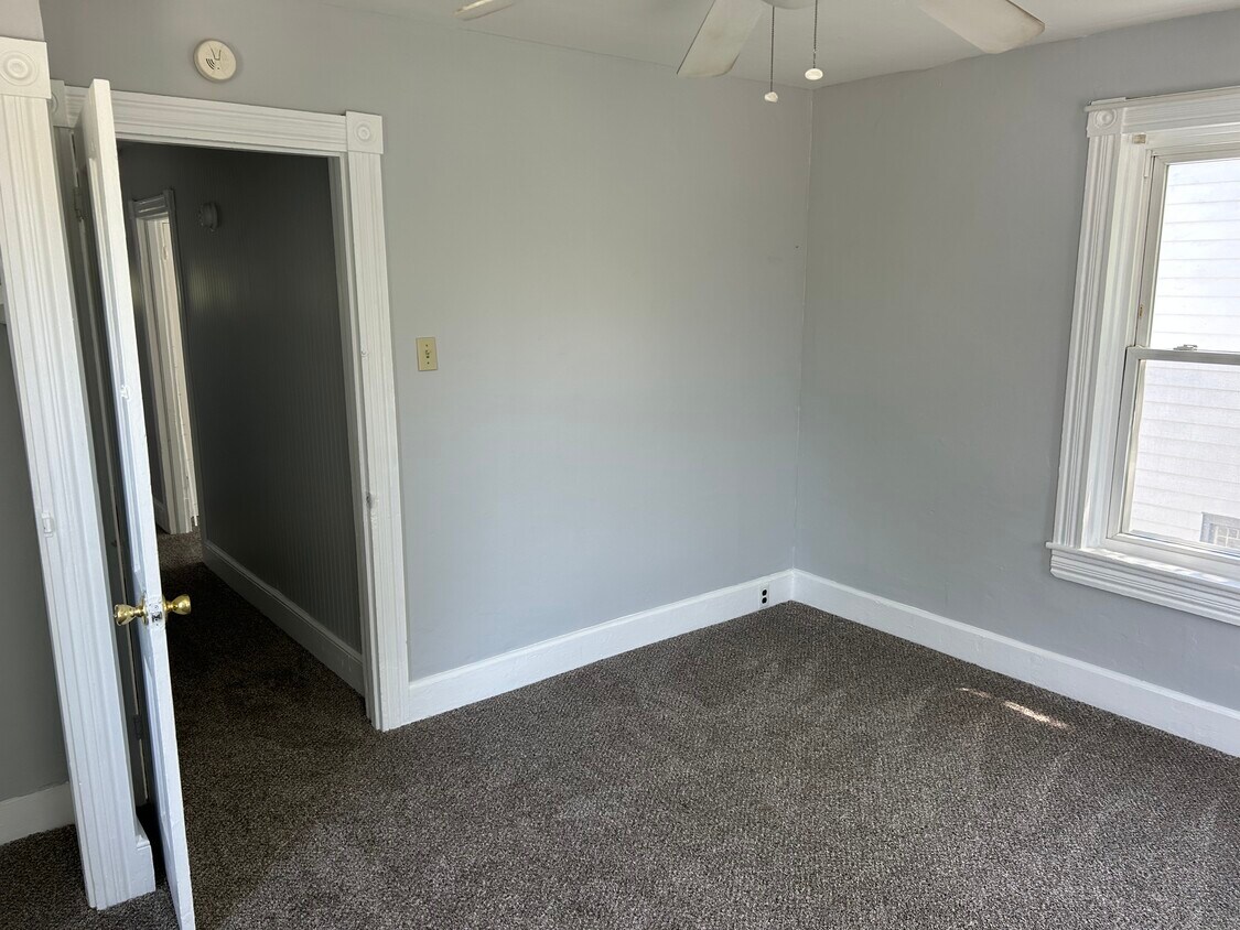 Foto principal - 916 4th St N